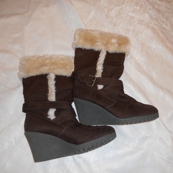 AMERICAN EAGLE BROWN SUEDE BOOTS 10 WOMENS SHOES - Picture 2 of 5